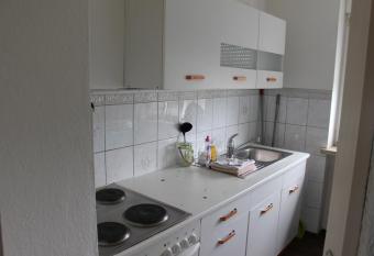 ZV-Scholtz Monteurswohnungen allows 18 year olds to book a room