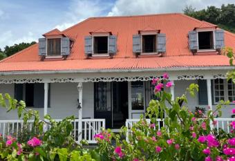 Habitation La Reine du Camp Chambres d H  tes allows 18 year olds to book a room