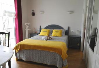 Chambres d h  tes La Rose Des Sables allows 18 year olds to book a room