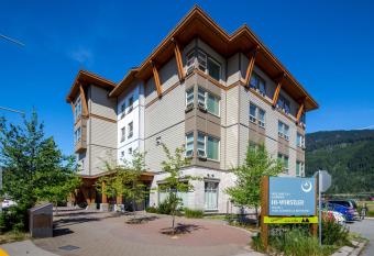 Hi Whistler - Hostel allows 18 year olds to book a room