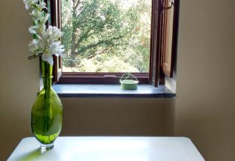 La Quercia di Aorivola allows 18 year olds to book a room