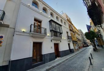 Boutique Puerta Real allows 18 year olds to book a room