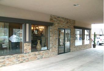 Talbot Trail Inn & Suites has Balcony rooms