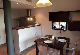 Mas de Valrugues Holifrance has Balcony rooms