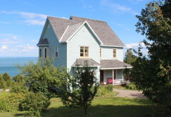 Maison de Campagne St. Irenee has Balcony rooms