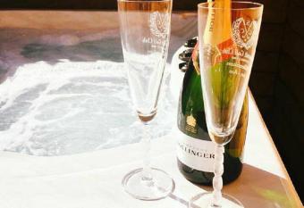 Grange Farm Park has rooms with a private hot tub