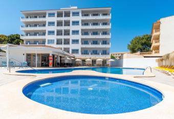 Apartaments La Perla Negra has Balcony rooms