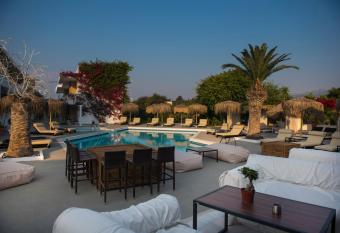 Golden Star Hotel - Adults Only (+16) allows 18 year olds to book a room