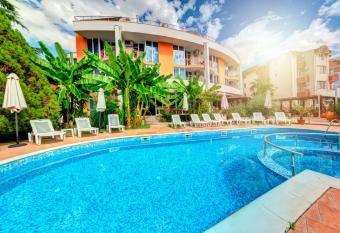Copacabana Hotel has Balcony rooms