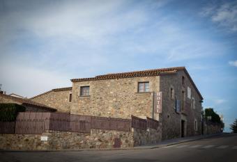 Hotel Mas 1670 - Adults Only allows 18 year olds to book a room