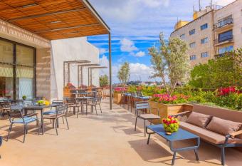 Cassia Hotel Jerusalem allows 18 year olds to book a room