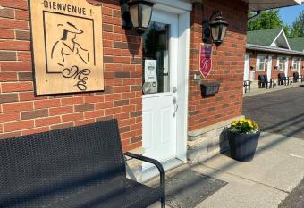 Motel Exquise has Balcony rooms