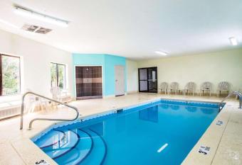 Sleep Inn allows 18 year olds to book a room