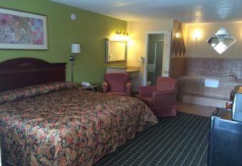 Newport News Inn has Smoking rooms