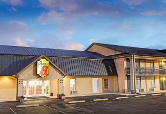 Super 8 by Wyndham Carrollton GA allows 18 year olds to book a room