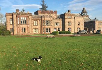 Irton Hall has rooms with a private hot tub