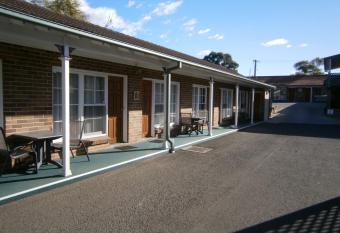 George Bass Motor Inn allows 18 year olds to book a room