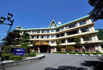 Itoen Hotel Shiobara allows 18 year olds to book a room