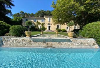 La Bastide de Ganay allows 18 year olds to book a room