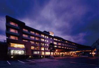 Hotel New Momiji allows 18 year olds to book a room