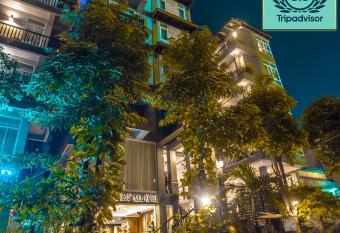 King Grand Boutique Hotel has Balcony rooms