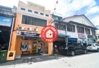 SPOT ON 89886 Backpacker s Stay Services allows 18 year olds to book a room