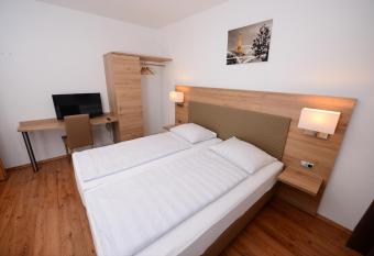 Hotel Linde Stuttgart allows 18 year olds to book a room