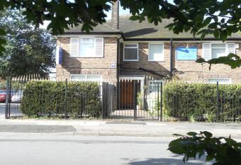 Gateway Lodge allows 18 year olds to book a room