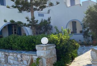 Kapares Studios has Balcony rooms