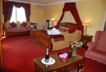 The 19th Golf Lodge allows 18 year olds to book a room