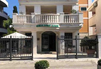 Apartments Grifone Lux has Balcony rooms