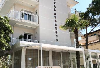 Hotel Negresco allows 18 year olds to book a room