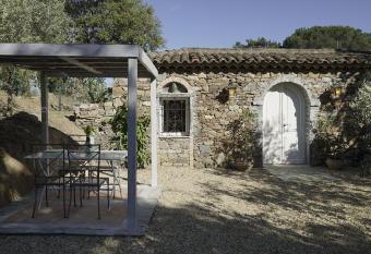 La Maison des Oliviers has Balcony rooms