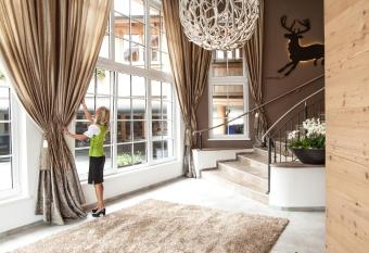 Waidringer Hof 4 Sterne Superior has Balcony rooms