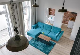 Easy Apartments Wroc  aw allows 18 year olds to book a room