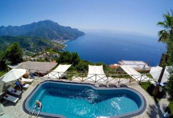 Garden Hotel has Balcony rooms