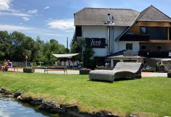 Jer   am Furtnerteich Hotel-Ristorante&Relax has Balcony rooms