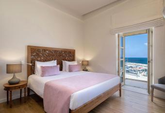 Avra Apartments Kolymbari Harbour allows 18 year olds to book a room