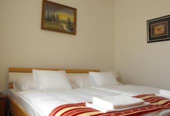 Centrum Panzi   has rooms with a private hot tub