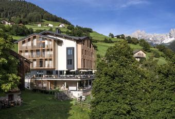 Alpinhotel Vajolet - Adults only has Balcony rooms