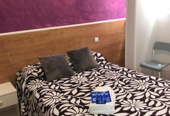 Casa Hu  sped Magdalena allows 18 year olds to book a room