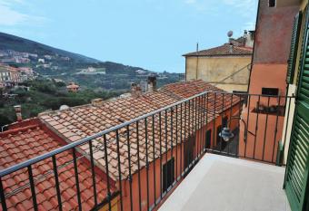 Lucia has Balcony rooms