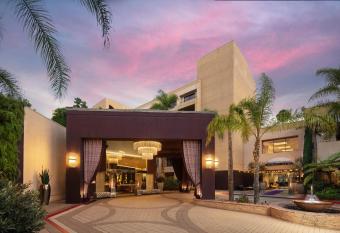 Avenue of the Arts Costa Mesa, a Tribute Portfolio Hotel has Balcony rooms