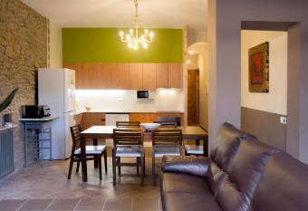 Gallaret has Balcony rooms