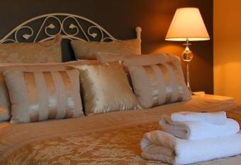 Cambridge Coach House allows 18 year olds to book a room