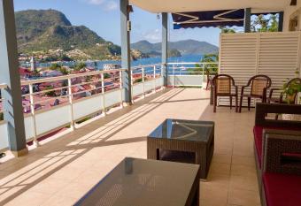 Residence H  teliere Hurlevent has rooms with a private hot tub