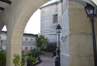 Alojamiento con encanto allows 18 year olds to book a room