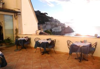Hotel Croce Di Amalfi allows 18 year olds to book a room