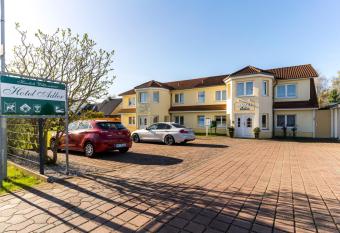 Hotel Adler allows 18 year olds to book a room