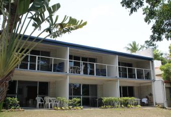 Whitehaven Beachfront Holiday Units allows 18 year olds to book a room